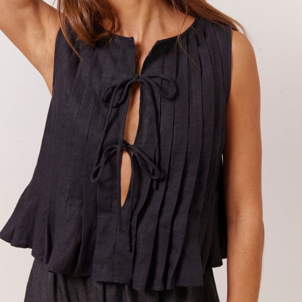 NWT Sleeveless Black Pleated Tie-Front Top